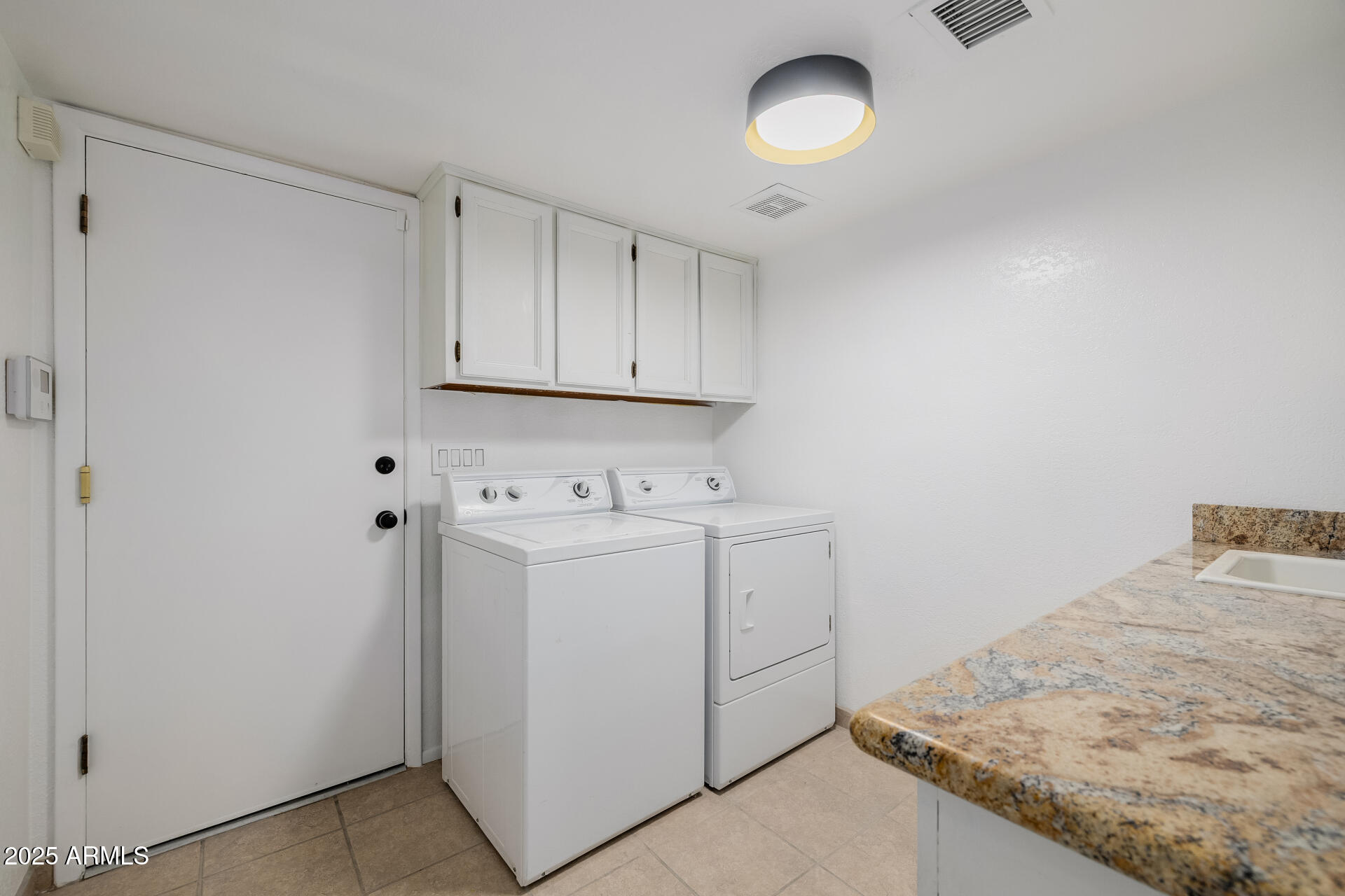 1875 East State Avenue Phoenix, AZ 85020 - Photo 31 of 39 a utility room with dryer and washer