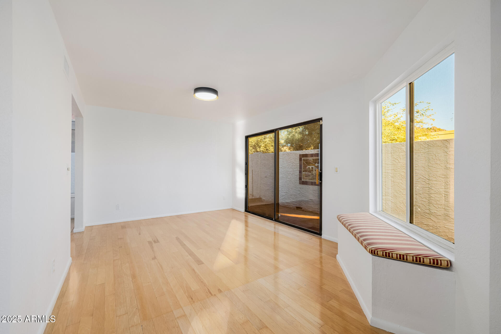 1875 East State Avenue Phoenix, AZ 85020 - Photo 9 of 39 a view of an empty room with glass door