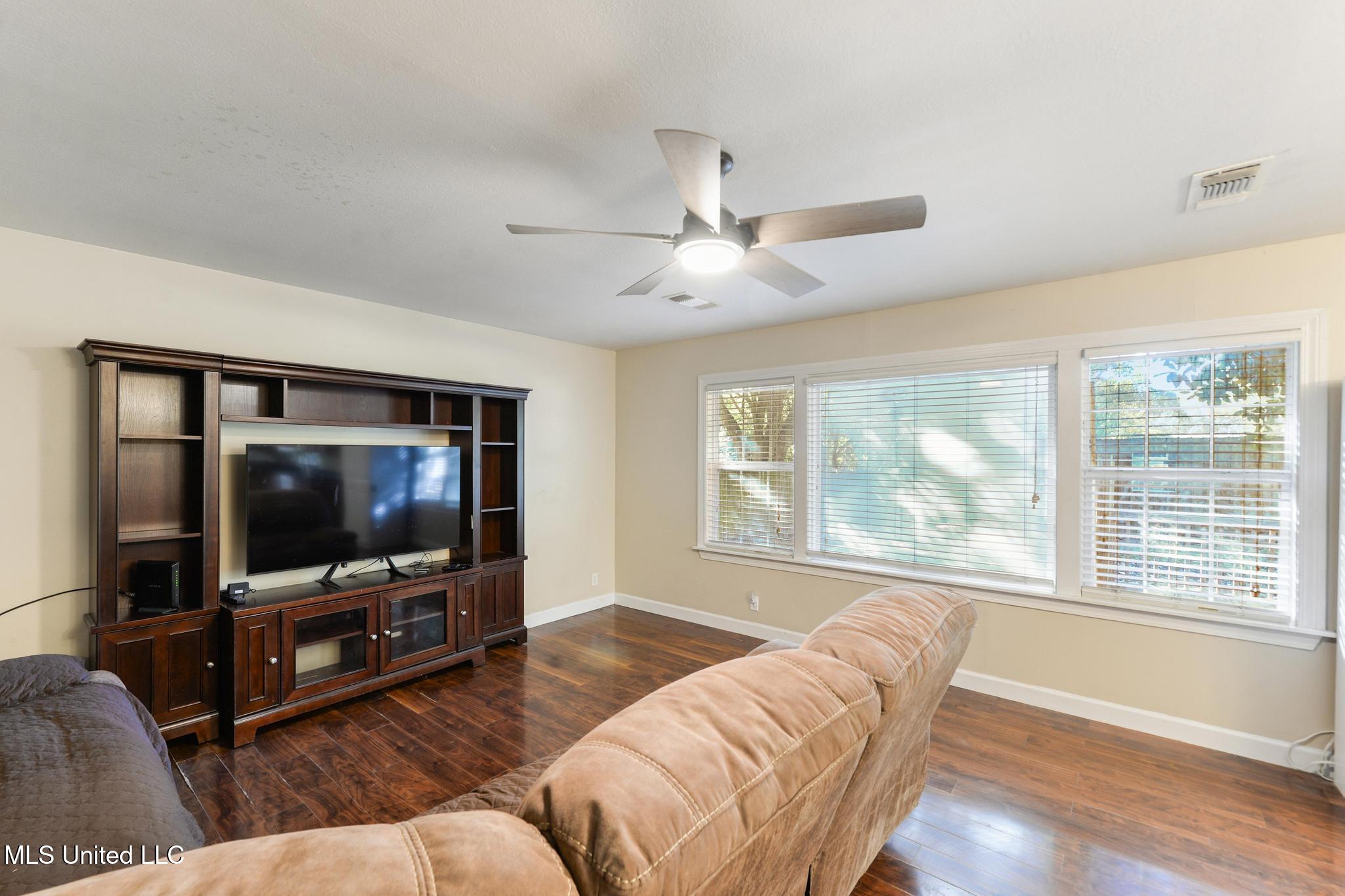 21 East Park Street Gulfport, MS 39507 - Photo 4 of 25 004