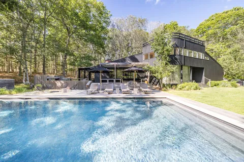 $2,995,000 | 23 Woodedge Circle, Amagansett, NY 11930