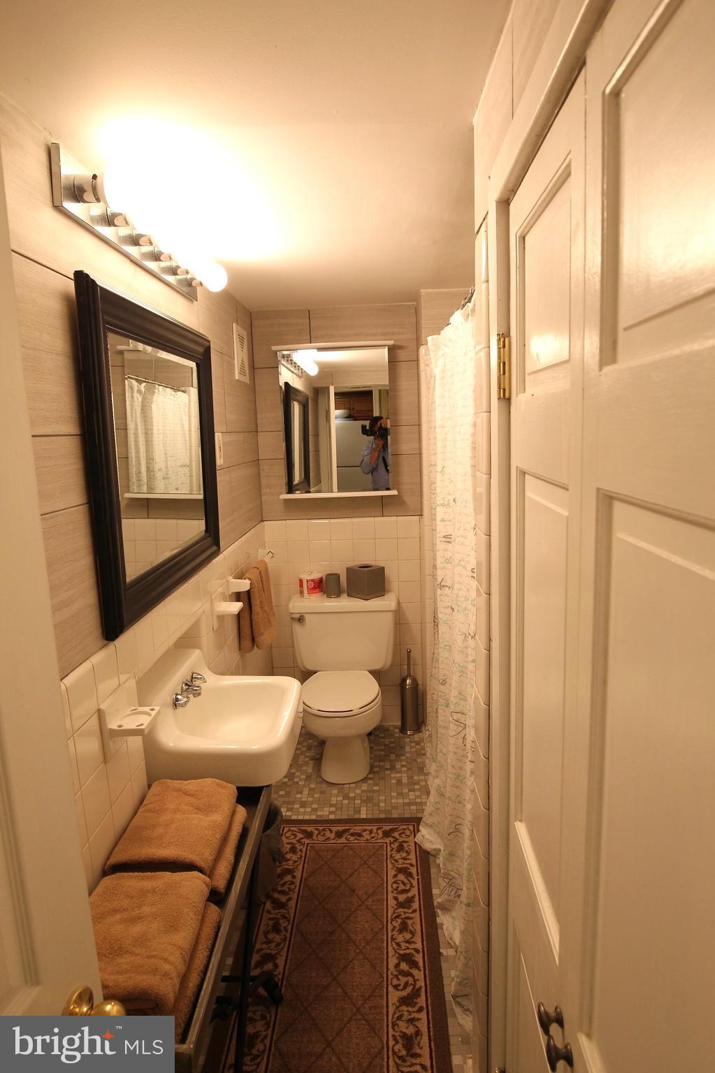 125 C Street Southeast, Unit 1 Washington, DC 20003 - Photo 8 of 11 Bath