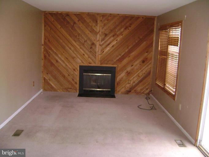2006 Alabaster Drive Silver Spring, MD 20904 - Photo 3 of 11 Living Room