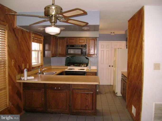 2006 Alabaster Drive Silver Spring, MD 20904 - Photo 5 of 11 Kitchen