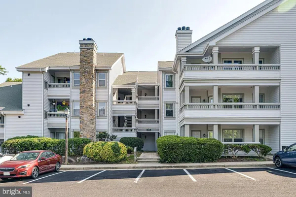 $359,000 | 4405 Fair Stone Drive, Unit 204, Fairfax, VA 22033