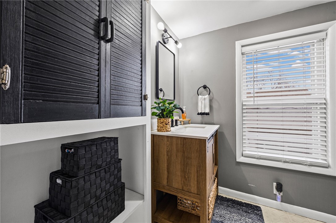 40 Spencer Street Lyons, NY 14489 - Photo 29 of 43 Upstairs Full Bath