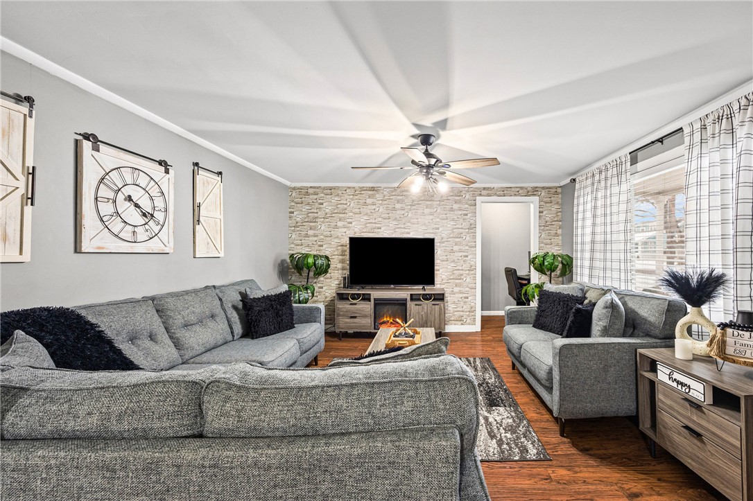 40 Spencer Street Lyons, NY 14489 - Photo 7 of 43 Living Room