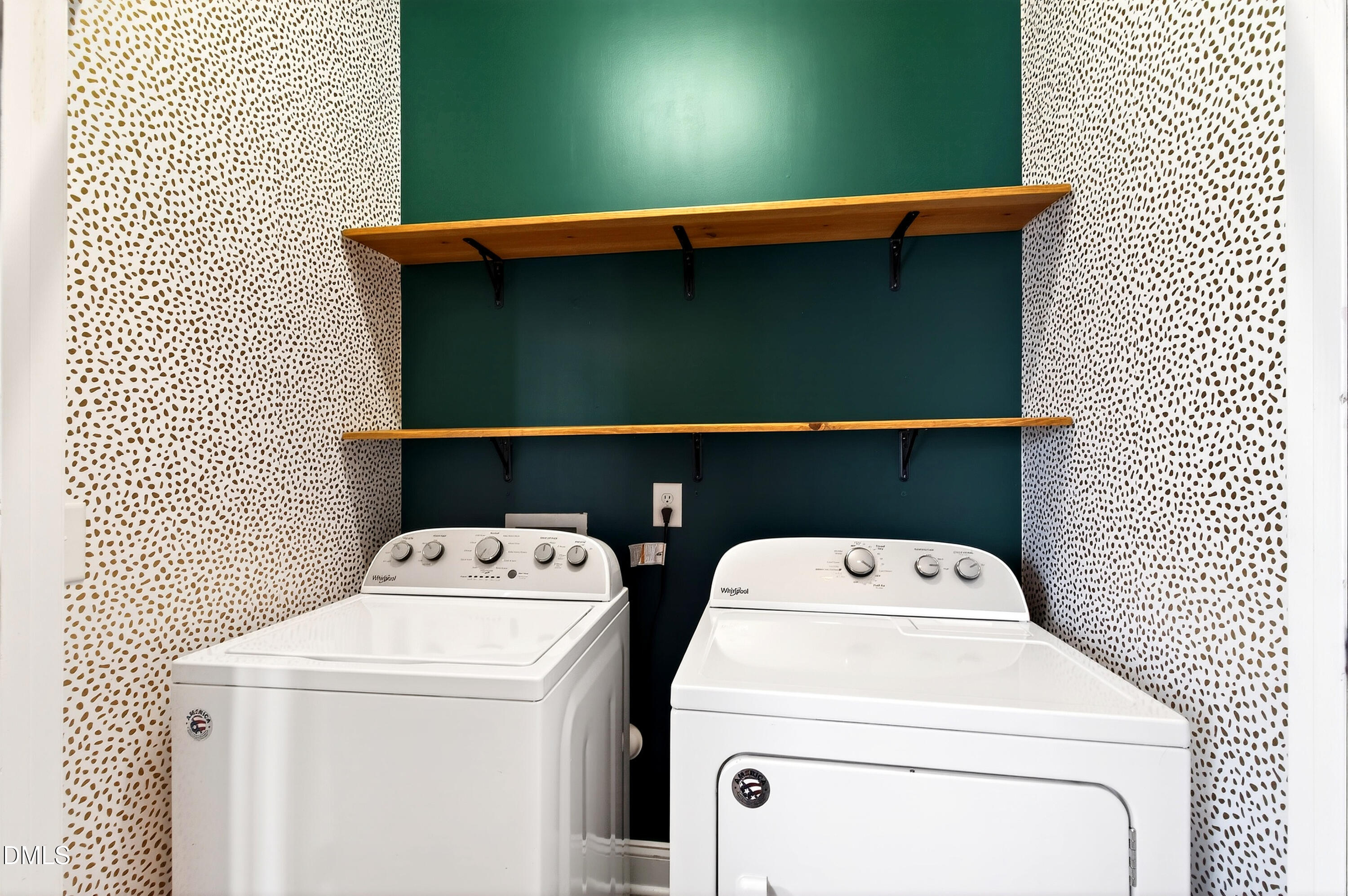 7756 ACC Boulevard Raleigh, NC 27617 - Photo 34 of 40 a utility room with dryer and washer