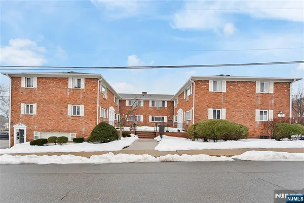 $1,700 | 104 North Beverwyck Road, Unit 5, Lake Hiawatha, NJ 07034