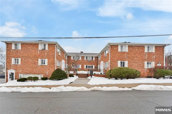 $1,700 | 104 North Beverwyck Road, Unit 5, Lake Hiawatha, NJ 07034