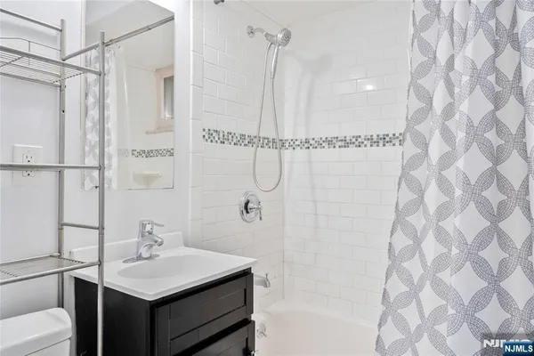 $1,700 | 104 North Beverwyck Road, Unit 5, Lake Hiawatha, NJ 07034