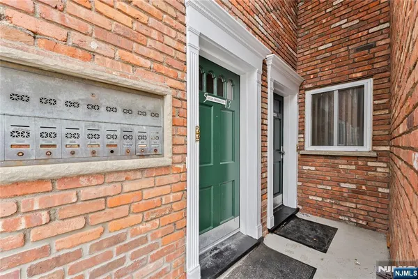 $1,700 | 104 North Beverwyck Road, Unit 5, Lake Hiawatha, NJ 07034