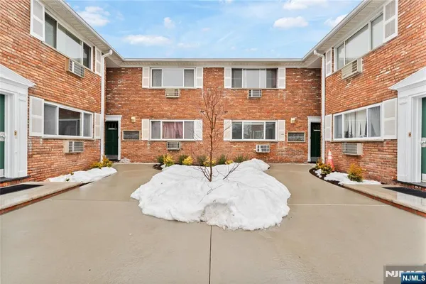 $1,700 | 104 North Beverwyck Road, Unit 5, Lake Hiawatha, NJ 07034