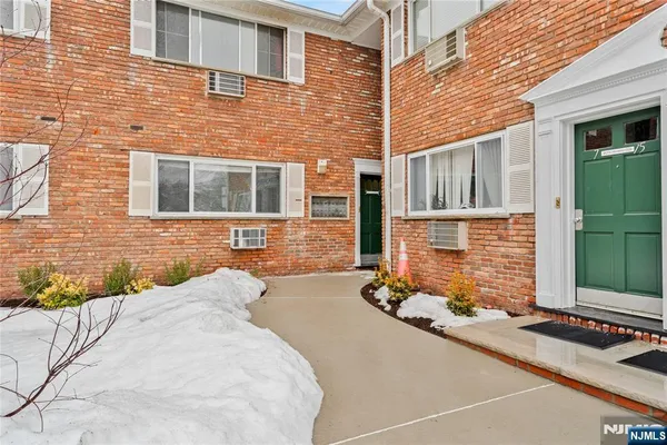 $1,700 | 104 North Beverwyck Road, Unit 5, Lake Hiawatha, NJ 07034