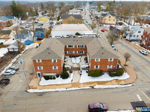 $1,700 | 104 North Beverwyck Road, Unit 5, Lake Hiawatha, NJ 07034