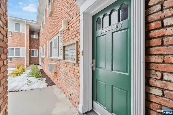 $1,700 | 104 North Beverwyck Road, Unit 5, Lake Hiawatha, NJ 07034