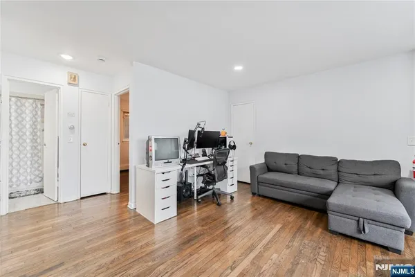 $1,700 | 104 North Beverwyck Road, Unit 5, Lake Hiawatha, NJ 07034