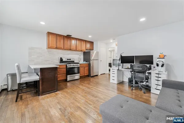 $1,700 | 104 North Beverwyck Road, Unit 5, Lake Hiawatha, NJ 07034