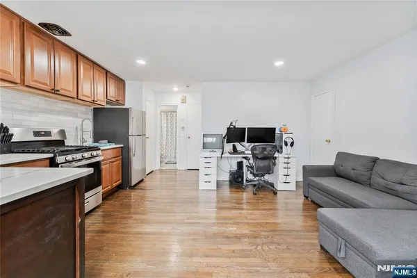 $1,700 | 104 North Beverwyck Road, Unit 5, Lake Hiawatha, NJ 07034