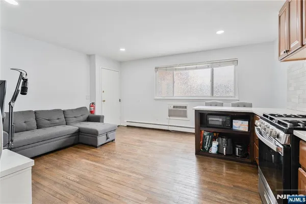 $1,700 | 104 North Beverwyck Road, Unit 5, Lake Hiawatha, NJ 07034