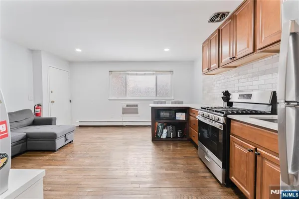 $1,700 | 104 North Beverwyck Road, Unit 5, Lake Hiawatha, NJ 07034