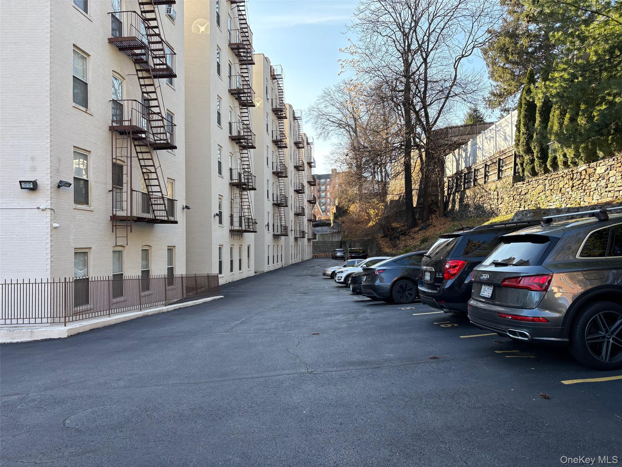 85 Bronx River Road, Unit 3S Yonkers, NY 10704 - Photo 22 of 27 Rear of building and parking