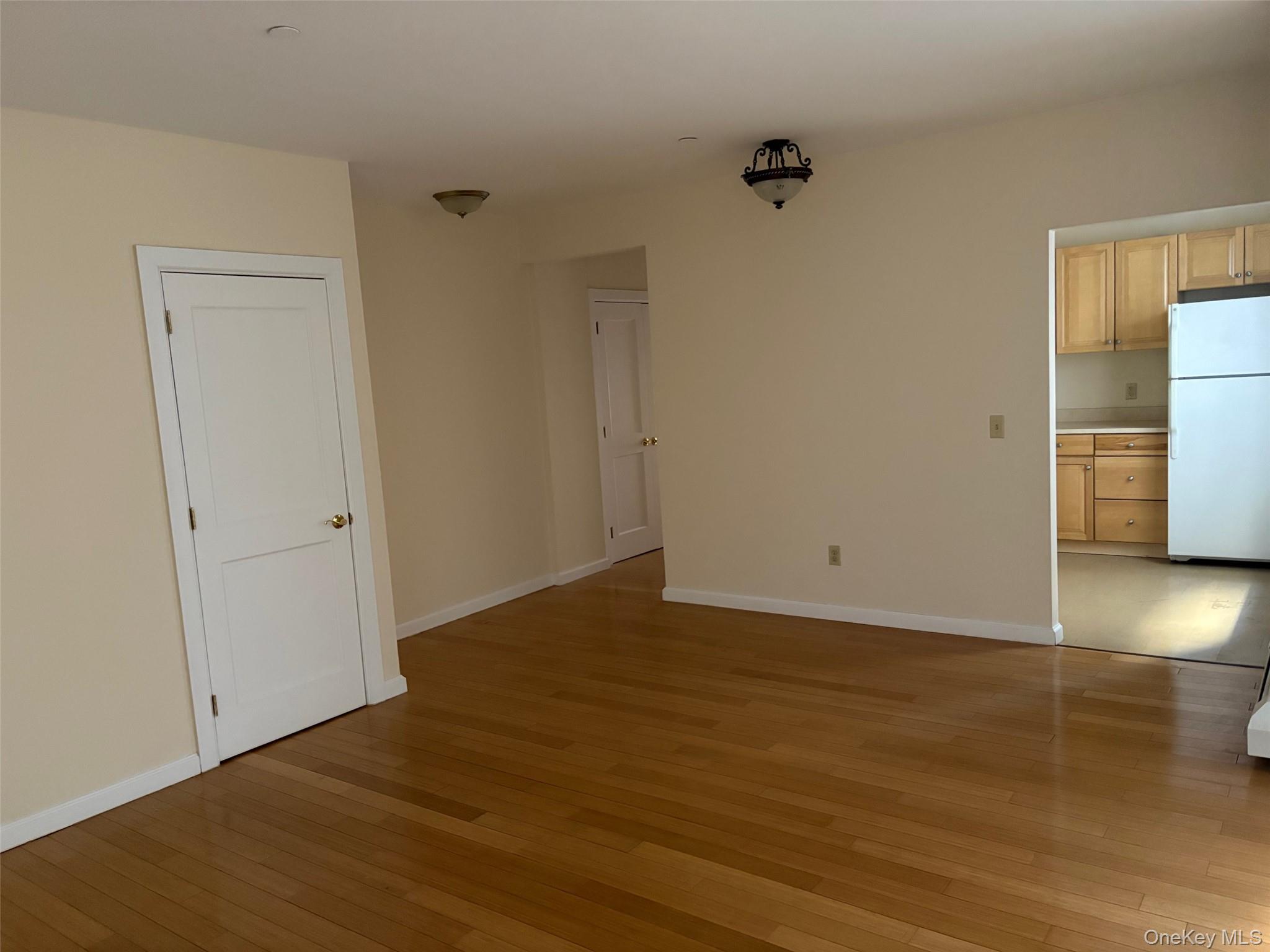 85 Bronx River Road, Unit 3S Yonkers, NY 10704 - Photo 7 of 27 Living room with light hardwood finished floors