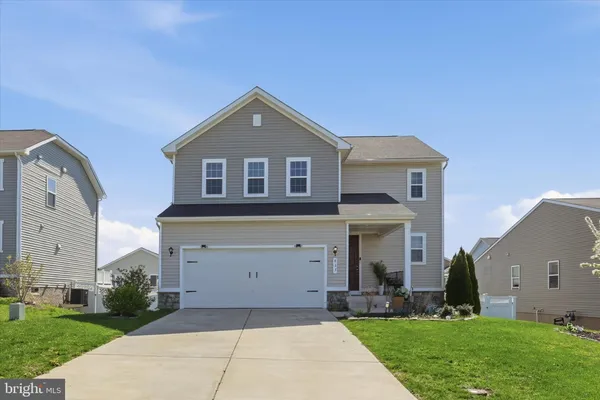 $450,000 | 433 Town Run Lane, Stephens City, VA 22655