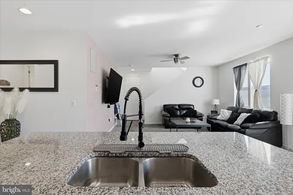 $450,000 | 433 Town Run Lane, Stephens City, VA 22655