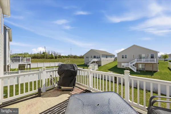 $450,000 | 433 Town Run Lane, Stephens City, VA 22655