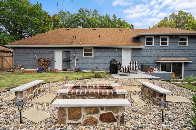 $330,000 | 2418 North 59 Street, Kansas City, KS 66104