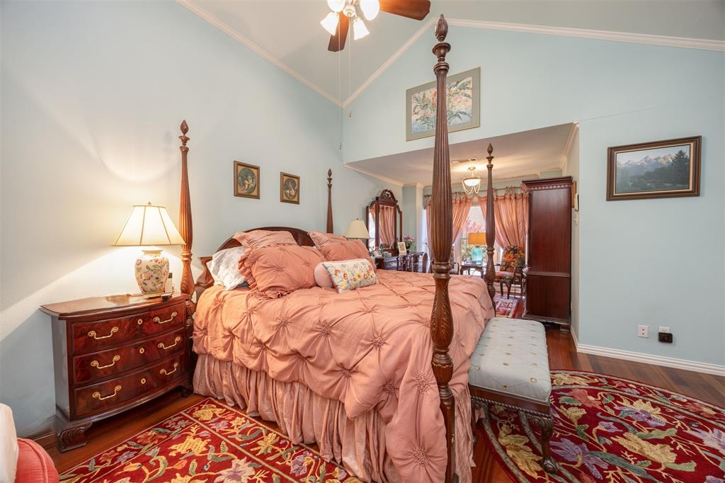 15615 Preston Road, Unit 1010 Dallas, TX 75248 - Photo 31 of 40 Master Bedroom showing seating area.