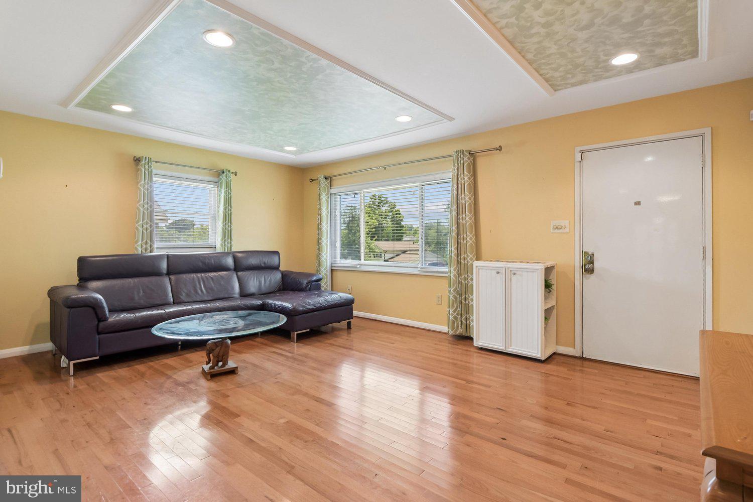 6822 Fox Meadow Road Baltimore, MD 21207 - Photo 15 of 35 Living Room