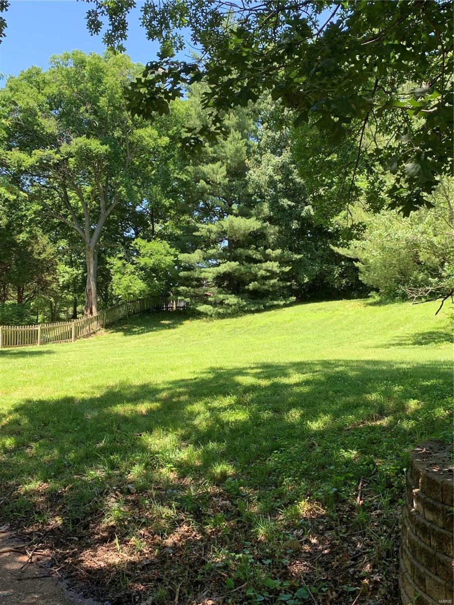 5375 Fern Beach Road St. Louis, MO 63128 - Photo 11 of 13 Gallery Image 11