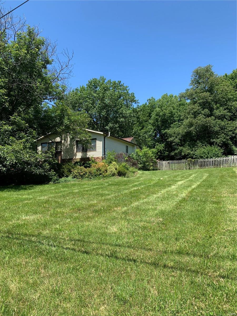 5375 Fern Beach Road St. Louis, MO 63128 - Photo 12 of 13 Gallery Image 12