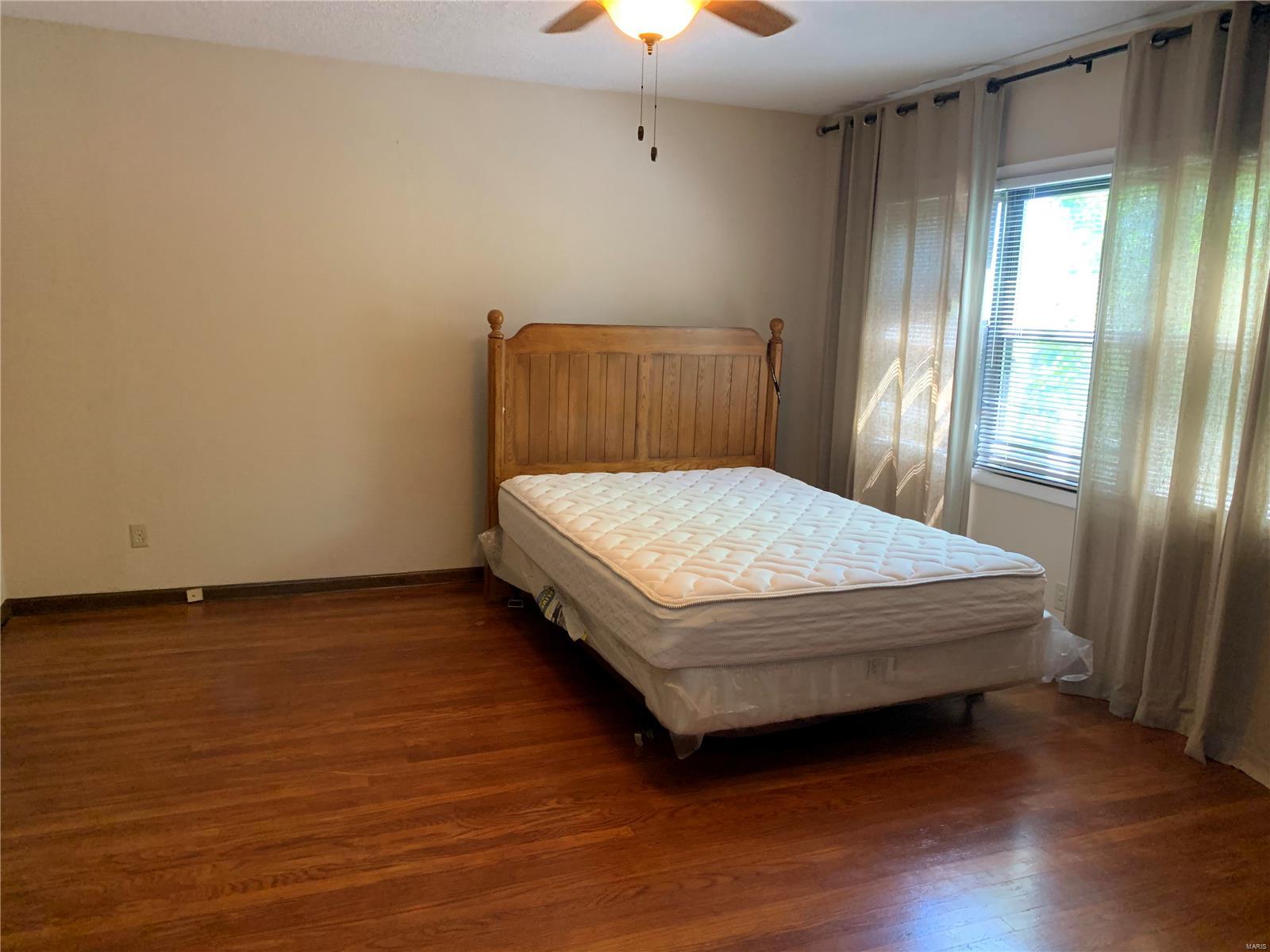 5375 Fern Beach Road St. Louis, MO 63128 - Photo 3 of 13 Gallery Image 3
