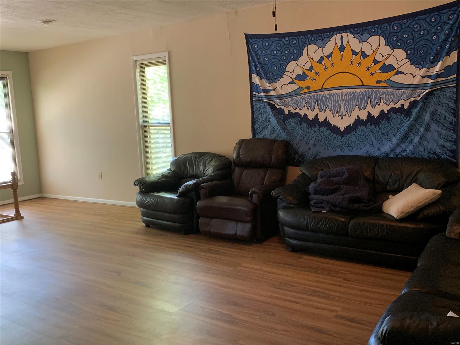 5375 Fern Beach Road St. Louis, MO 63128 - Photo 5 of 13 Gallery Image 5