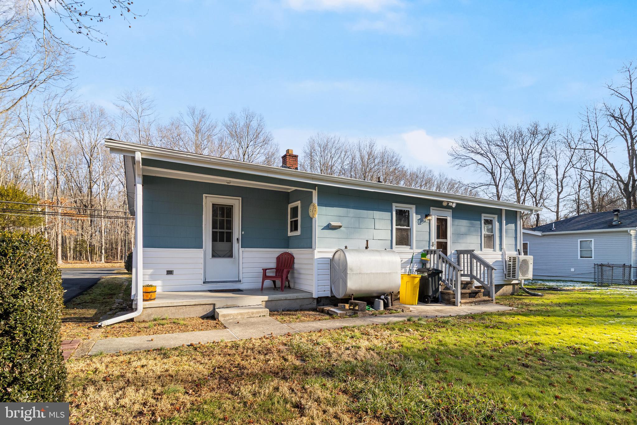 965 Franklin Manor Road Churchton, MD 20733 - Photo 24 of 34 a view of a house with back yard