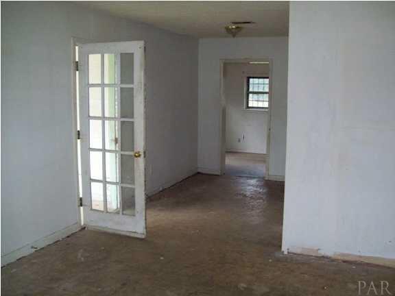 6502 Hampton Road Pensacola, FL 32505 - Photo 2 of 3