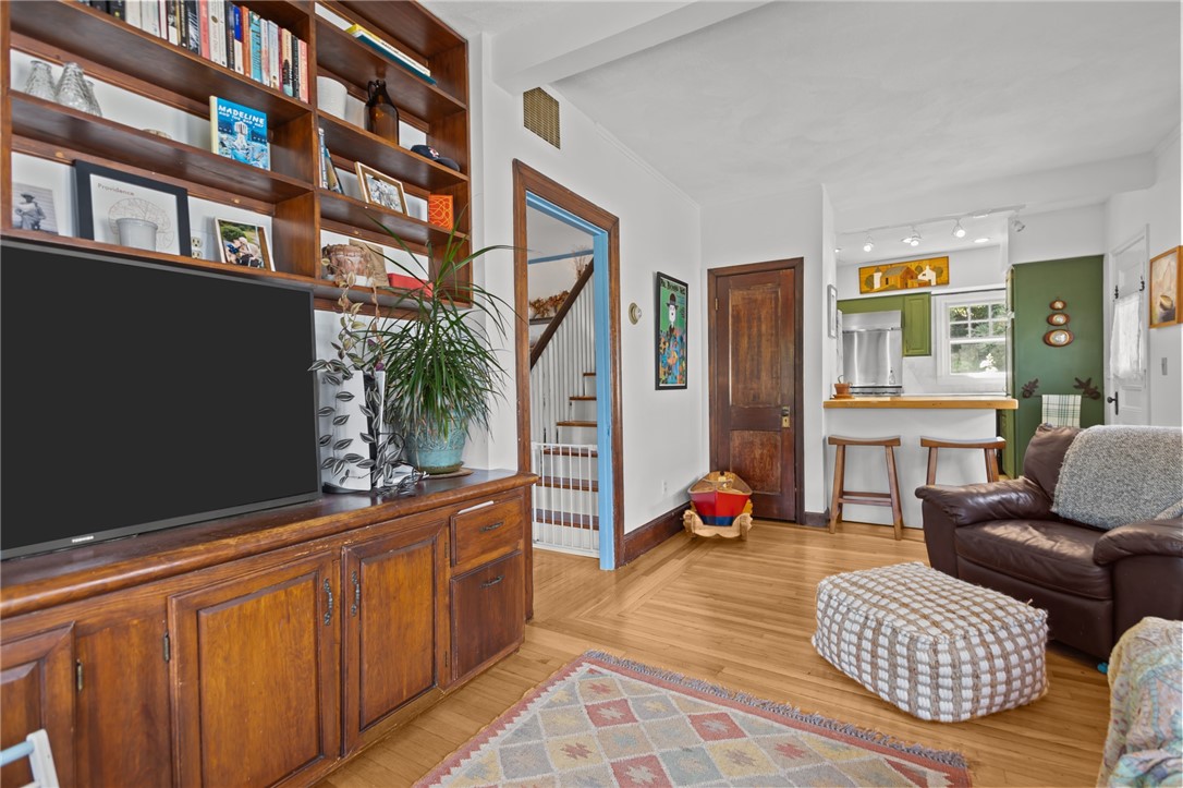 43 Sheffield Avenue Pawtucket, RI 02860 - Photo 19 of 39