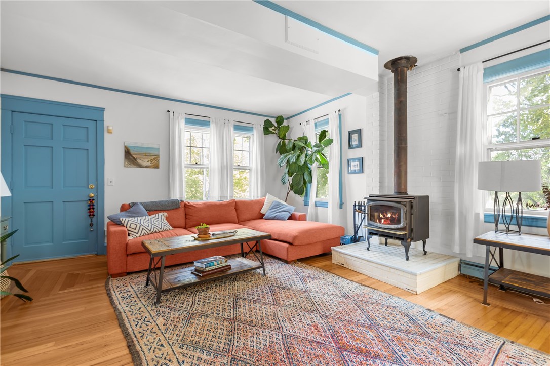 43 Sheffield Avenue Pawtucket, RI 02860 - Photo 3 of 39