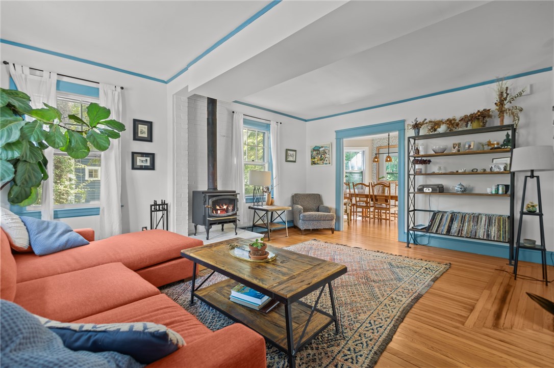 43 Sheffield Avenue Pawtucket, RI 02860 - Photo 5 of 39