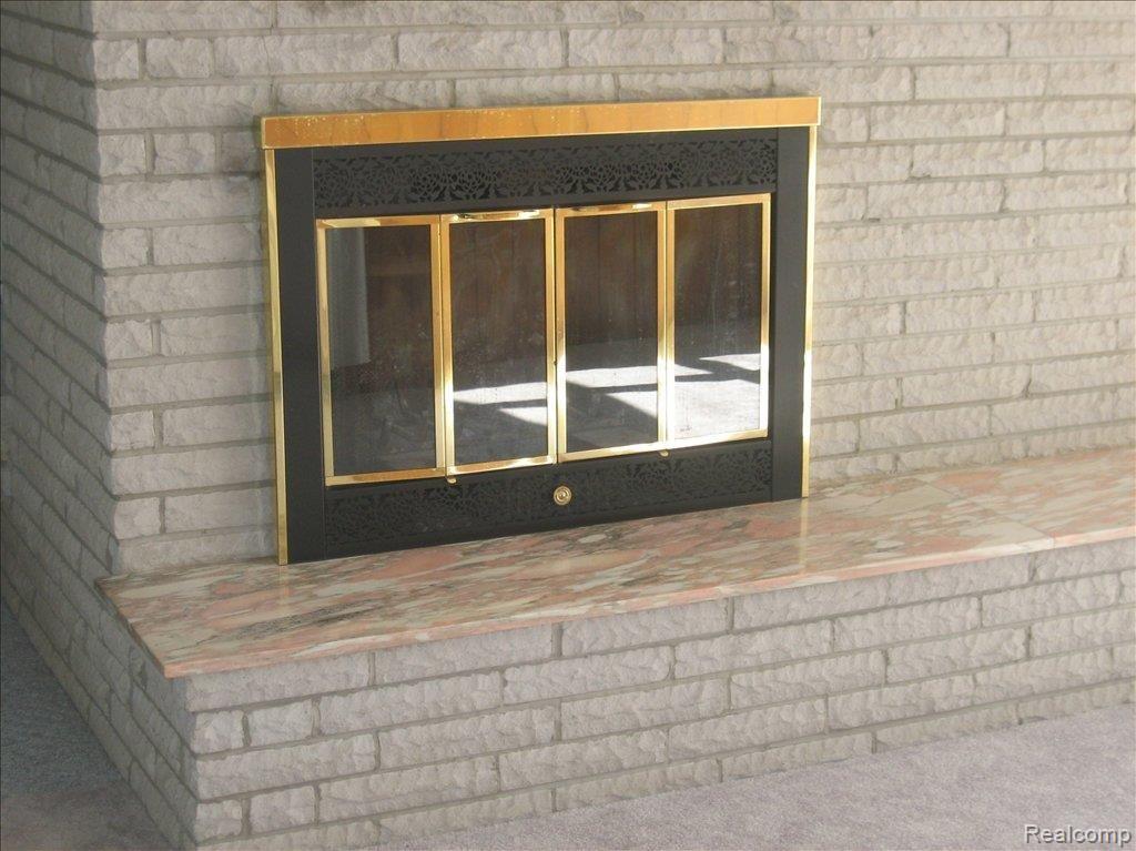 2105 Bowman Living Room Fireplac