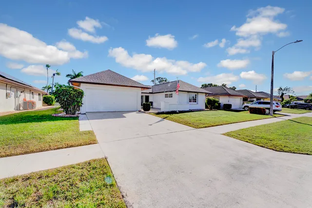 $499,000 | 10306 Greentrail Drive North, Boynton Beach, FL 33436