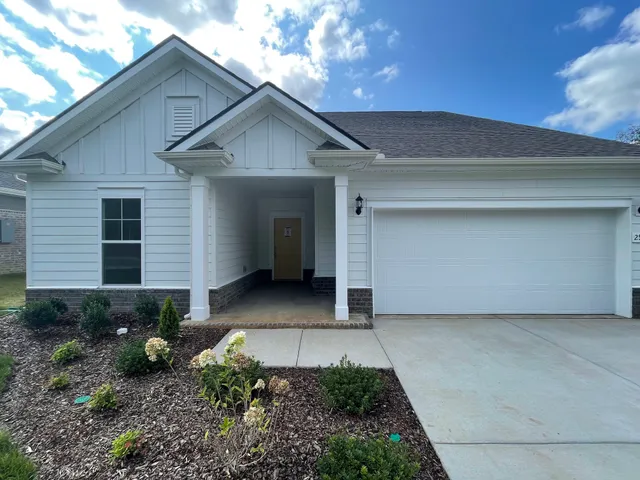 a view of a house with backyard and garden