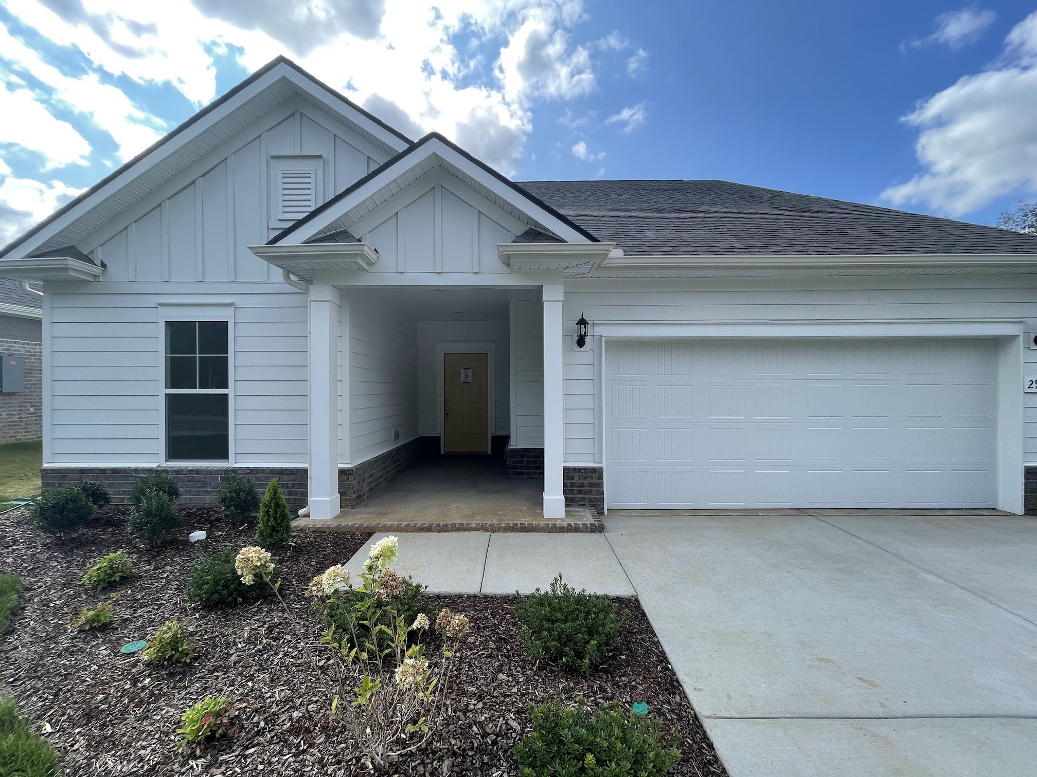 a view of a house with backyard and garden