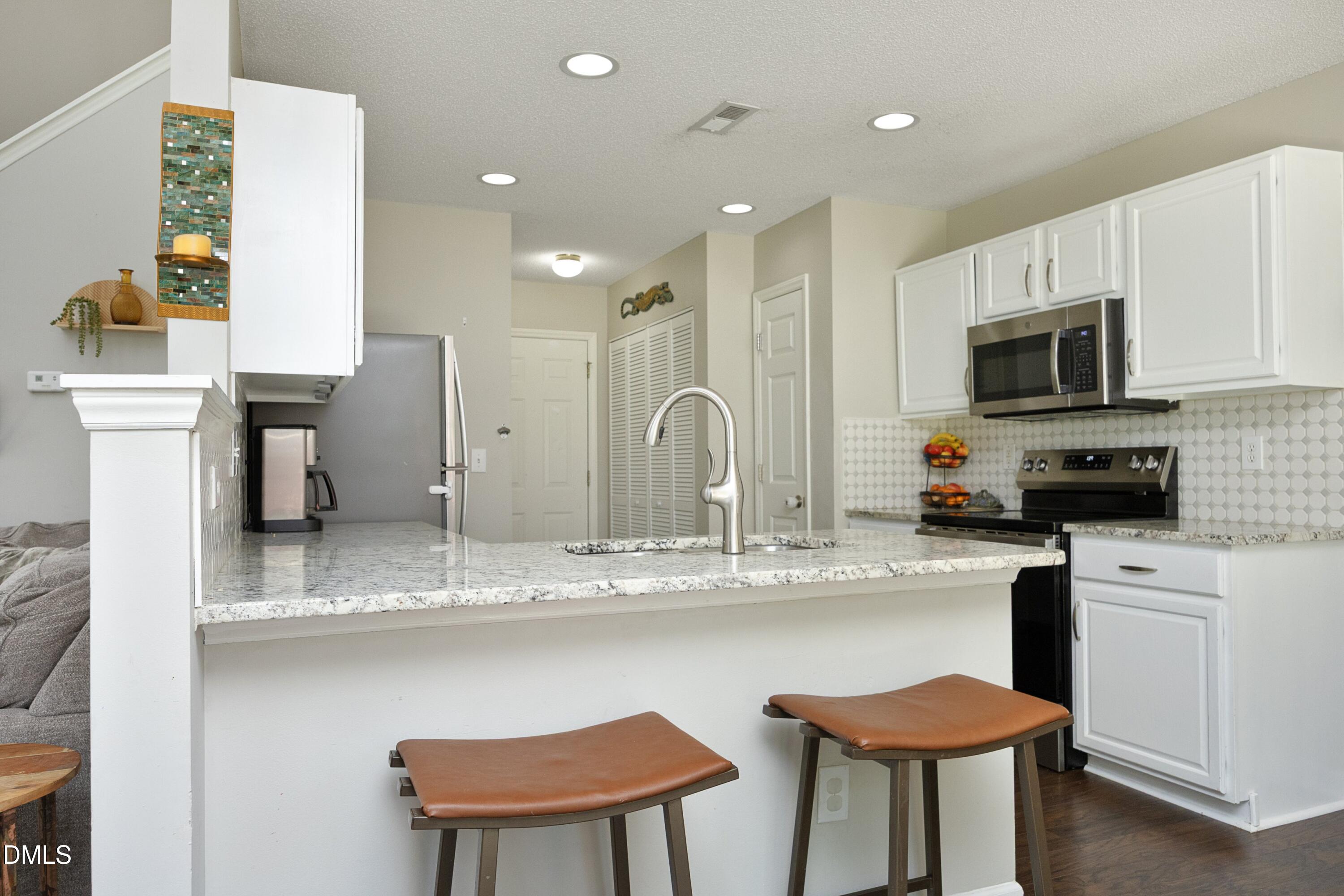 8129 Caliber Woods Drive Raleigh, NC 27616 - Photo 15 of 33 14Kitchen
