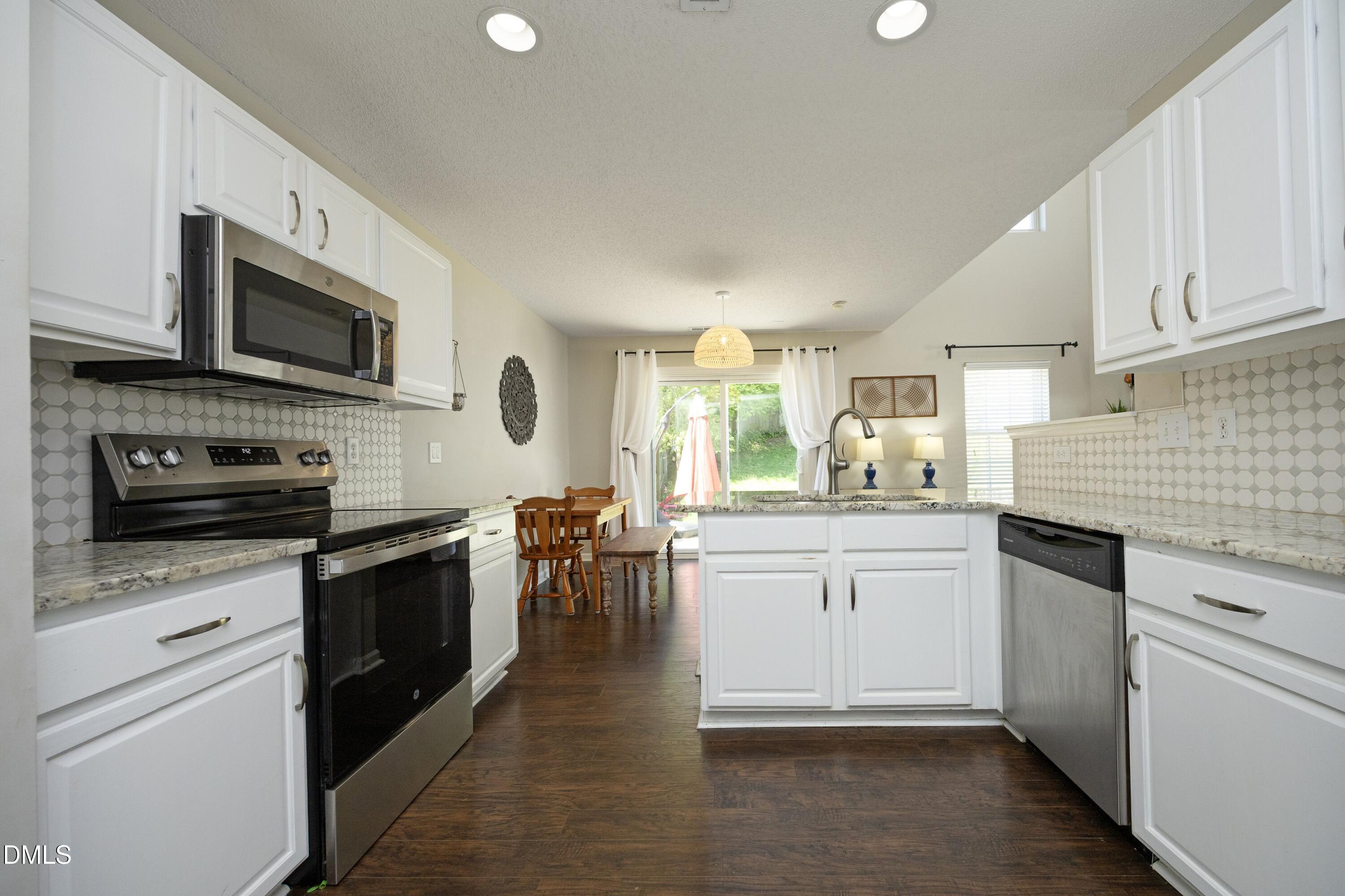 8129 Caliber Woods Drive Raleigh, NC 27616 - Photo 6 of 33 17Kitchen
