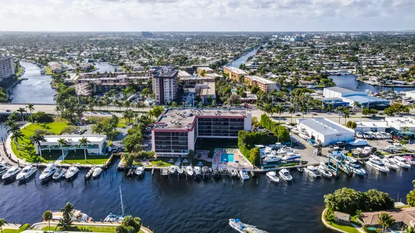 $1,950 | 740 South Federal Highway, Unit 202, Pompano Beach, FL 33062