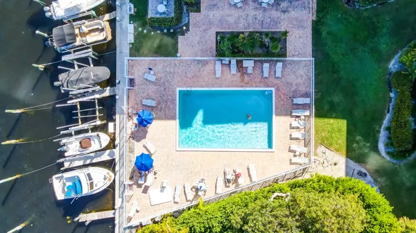 $1,950 | 740 South Federal Highway, Unit 202, Pompano Beach, FL 33062