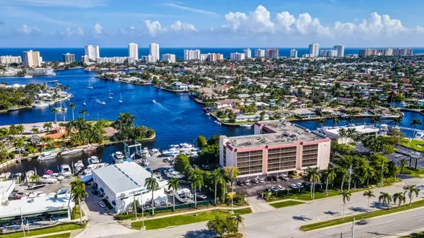 $1,950 | 740 South Federal Highway, Unit 202, Pompano Beach, FL 33062